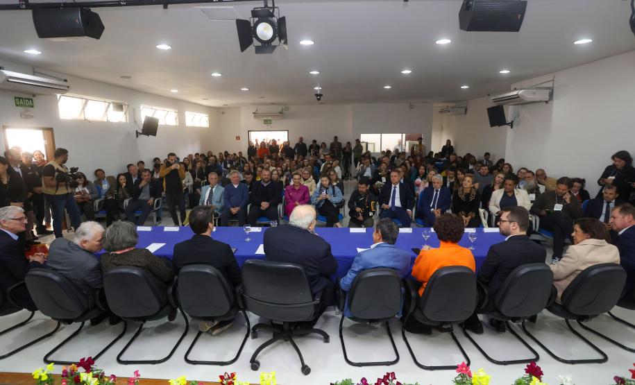 Piana e ministro assinam protocolo para levar a outros estados o Banco de Alimentos