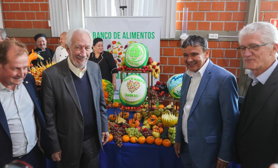 Piana e ministro assinam protocolo para levar a outros estados o Banco de Alimentos