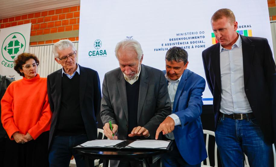 Piana e ministro assinam protocolo para levar a outros estados o Banco de Alimentos