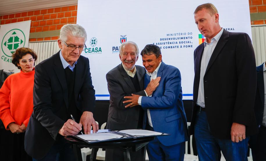 Piana e ministro assinam protocolo para levar a outros estados o Banco de Alimentos