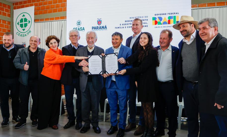 Piana e ministro assinam protocolo para levar a outros estados o Banco de Alimentos