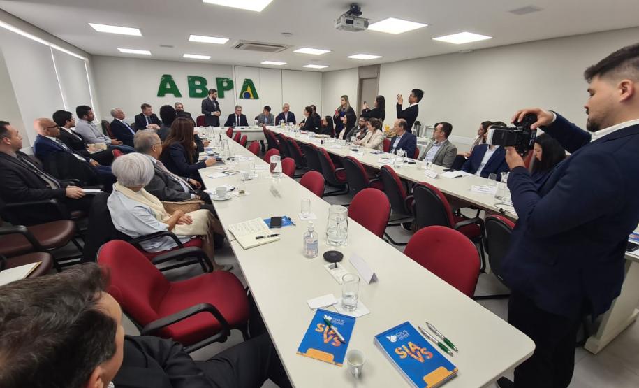 Paraná apresenta potencial produtivo e estrutura de defesa agropecuária e a autoridades chinesas