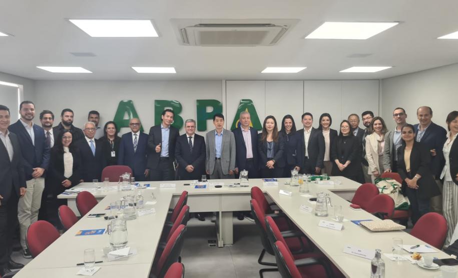 Paraná apresenta potencial produtivo e estrutura de defesa agropecuária e a autoridades chinesas