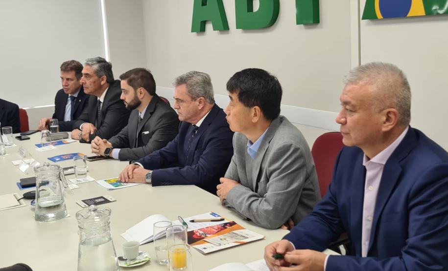 Paraná apresenta potencial produtivo e estrutura de defesa agropecuária e a autoridades chinesas