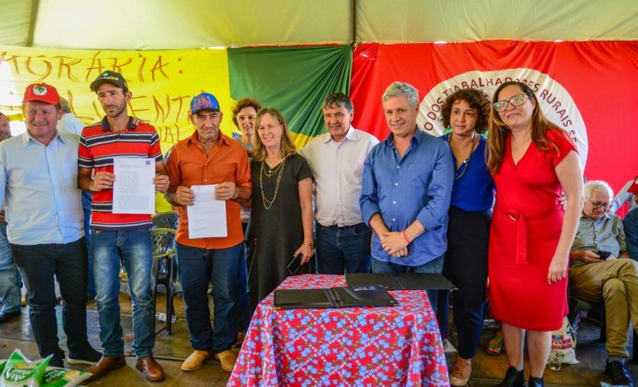 PNCF-Terra Brasil entrega escrituras para agricultores do Norte Central e Sul do Paraná
