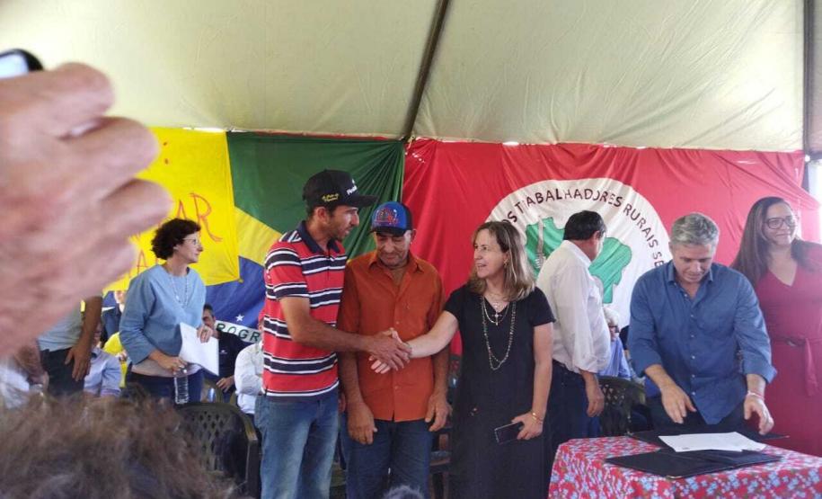 PNCF-Terra Brasil entrega escrituras para agricultores do Norte Central e Sul do Paraná