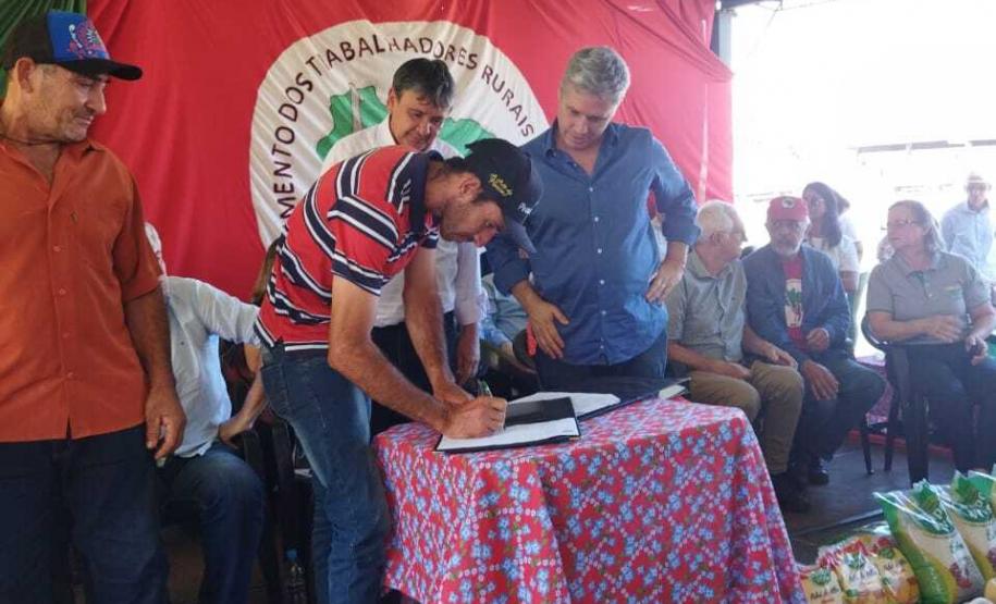 PNCF-Terra Brasil entrega escrituras para agricultores do Norte Central e Sul do Paraná