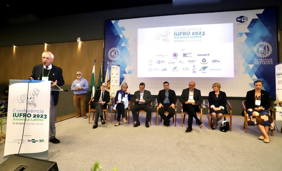 Sistema de Agricultura do Paraná participa de conferência internacional sobre manejo de florestas