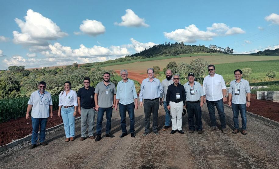 Com apoio da Seab, pavimentação em estrada rural vai garantir melhoria na trafegabilidade em Ibiporã