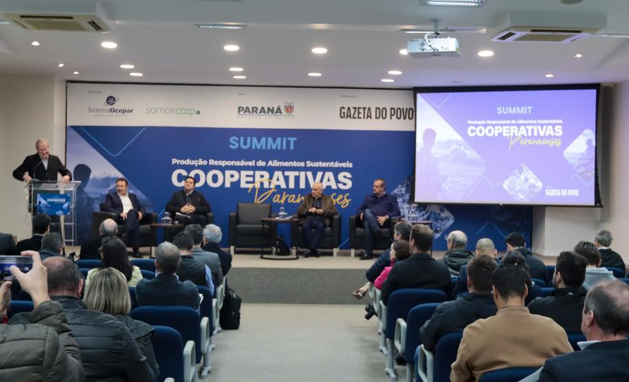 Summit - Producao Responsavel de Alimentos Sustentaveis na sede da Ocepar.