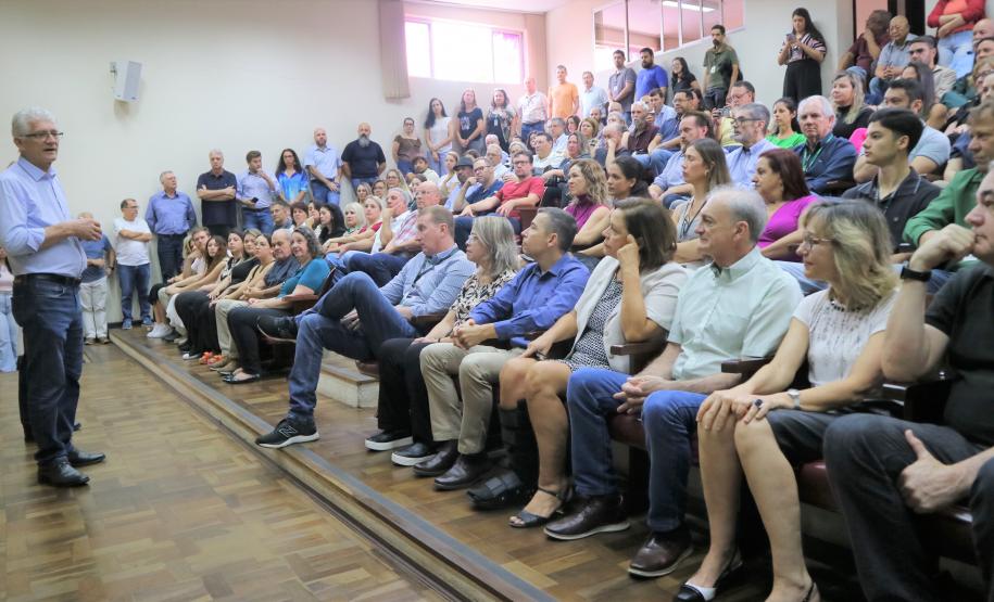 Encontro com servidores marca despedida de Ortigara e apresentação de Natalino de Souza como novo secretário