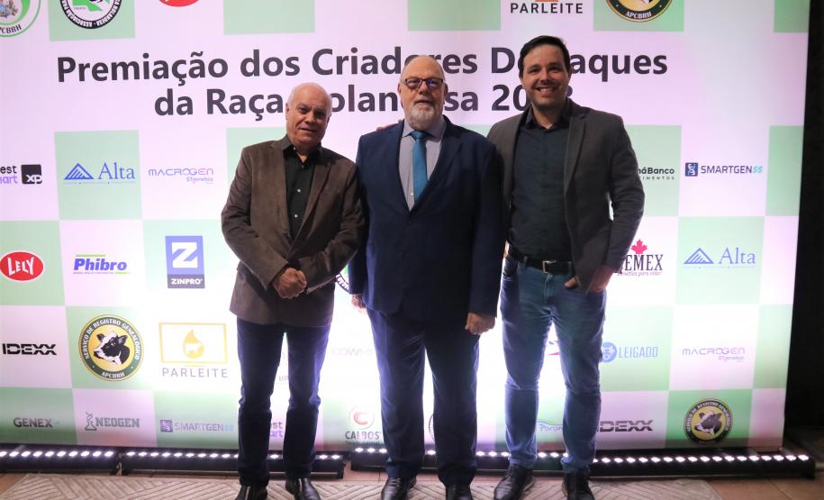 Seagri participa de premiação a produtores de leite nos Campos Gerais