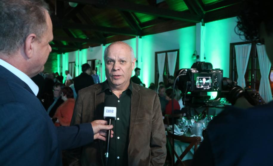 Seagri participa de premiação a produtores de leite nos Campos Gerais