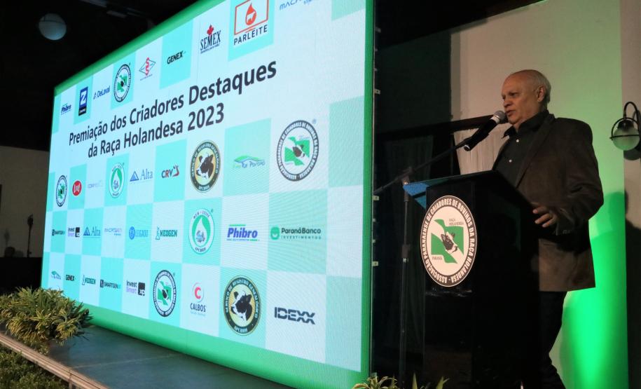 Seagri participa de premiação a produtores de leite nos Campos Gerais