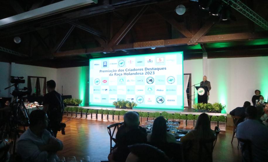 Seagri participa de premiação a produtores de leite nos Campos Gerais