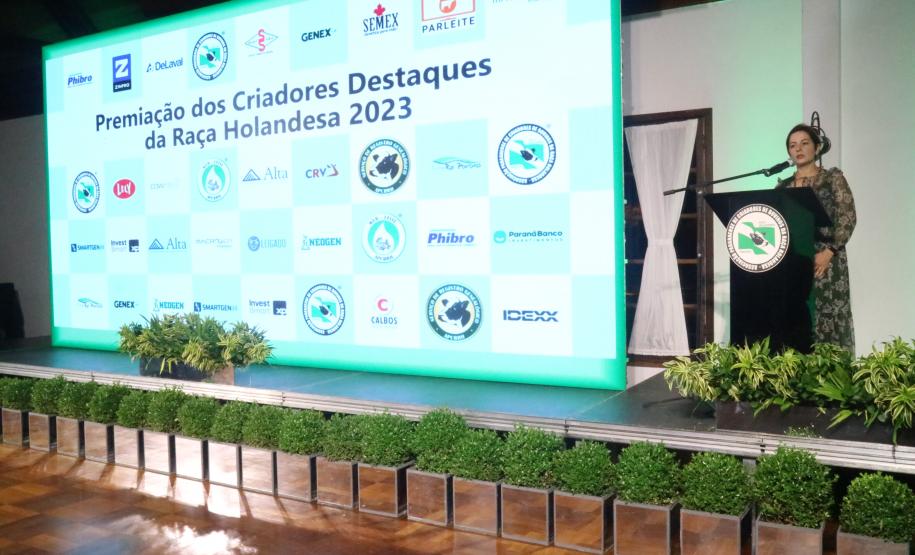 Seagri participa de premiação a produtores de leite nos Campos Gerais