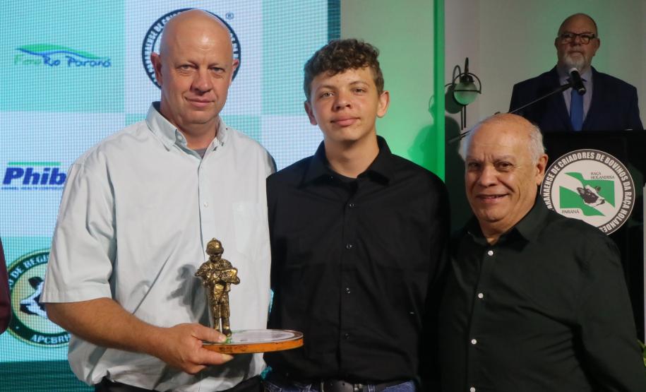 Seagri participa de premiação a produtores de leite nos Campos Gerais