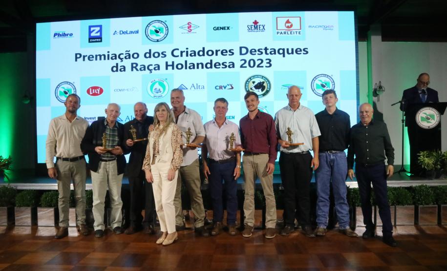 Seagri participa de premiação a produtores de leite nos Campos Gerais