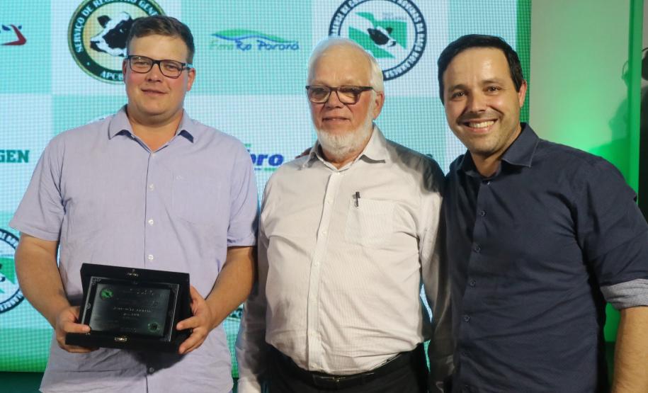 Seagri participa de premiação a produtores de leite nos Campos Gerais