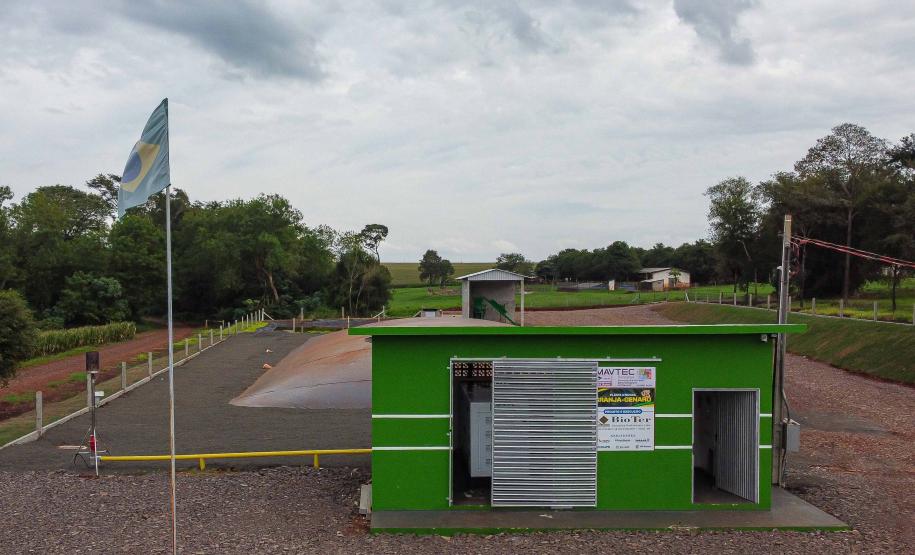 Vizinhos compartilham biodigestor para produzir energia limpa da suinocultura