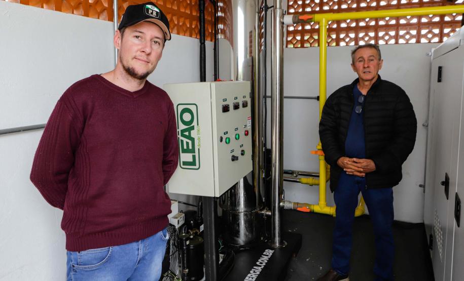 Vizinhos compartilham biodigestor para produzir energia limpa da suinocultura