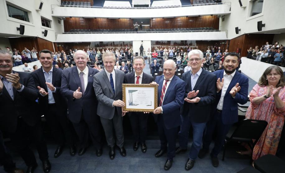 Alep homenageia Seab em sessão solene