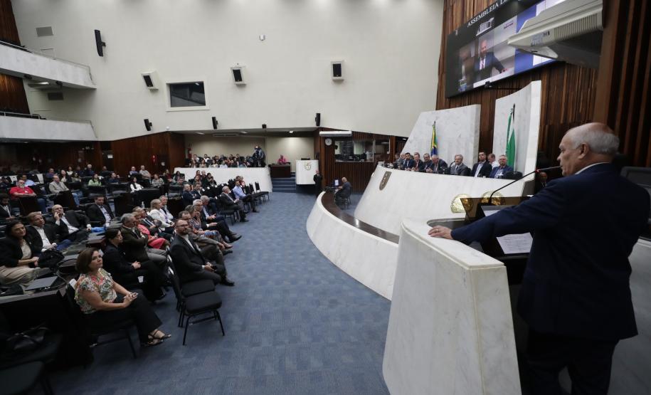 Alep homanageia Seab em sessão solene