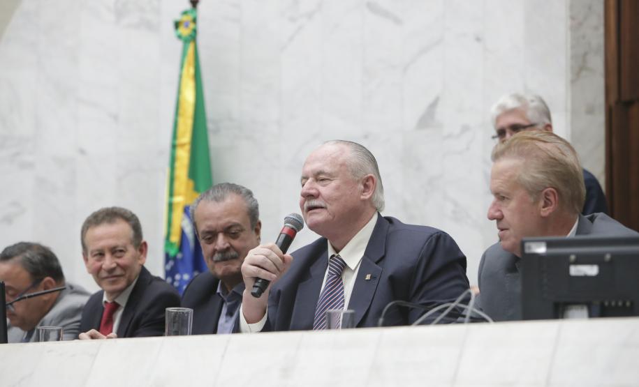 Alep homenageia Seab em sessão solene