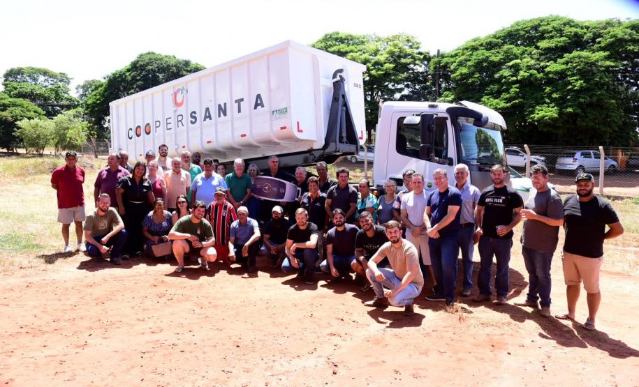 entrega_de_caminhao_para_a_coopersanta