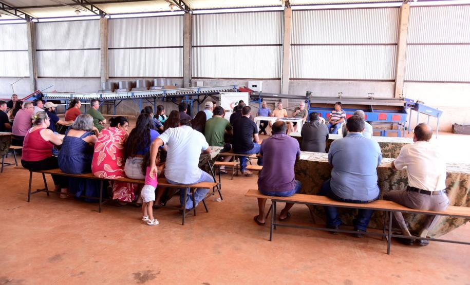 Entrega de caminhão para a Coopersanta - Divulgação