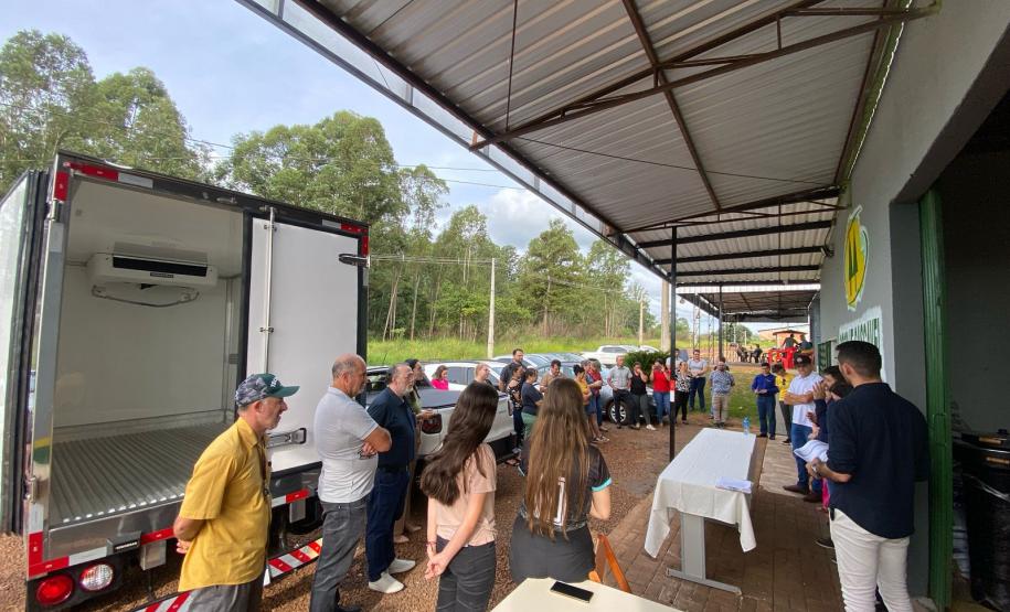 Cooperativa da agricultura familiar recebe equipamentos para produção de leite