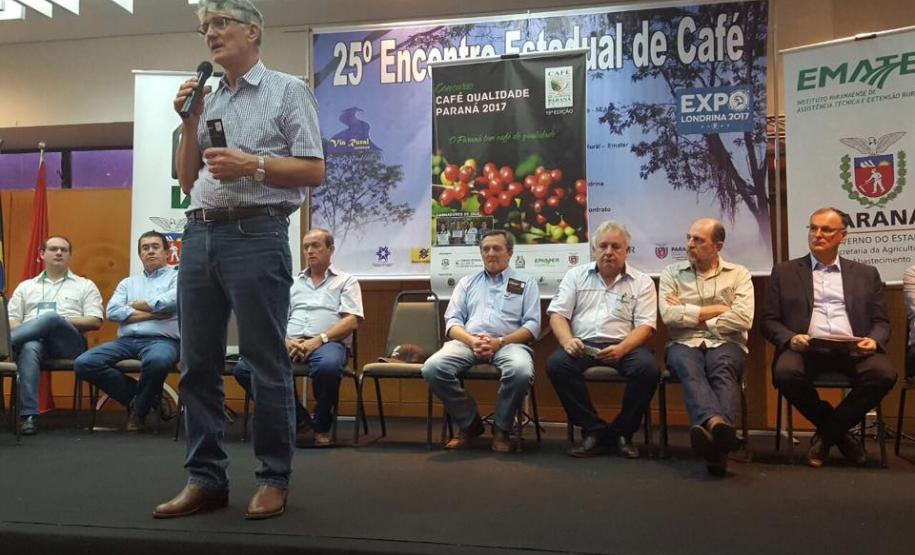 Encontro debate sustentabilidade da produção cafeeira Matéria sobre Encontro Estadual do Café realizado na Expolondrina.