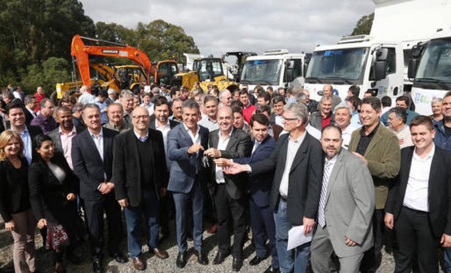 Governo do Estado intensifica programa de melhoria das estradas rurais Governo do Estado intensifica programa de melhoria das estradas rurais