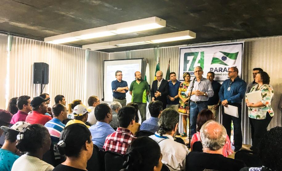 Agricultura familiar deverá suprir 100% da alimentação escolar em escolas paranaenses Sec da Educação assina convênio para compra de alimentos da agricultura familiar para a merenda escolar