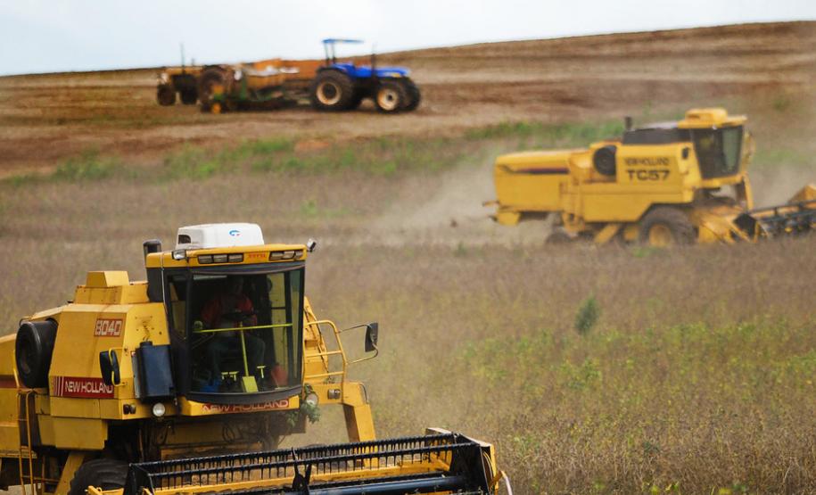 Paraná vai produzir 39 milhões de toneladas de grãos em 2018 Deral divulga acompanhamento mensal da safra estimando em 39 milhões de toneladas de grãos a serem colhidos no ano agrícola 2017/18