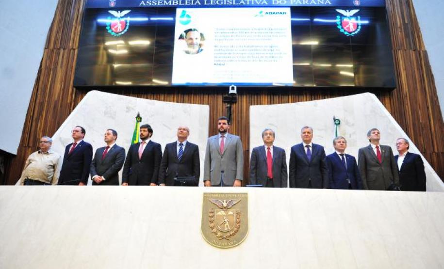 Assembleia promove sessão solene para comemorar os seis anos de criação da ADAPAR Assembleia Legislativa promove homenagens aos seis anos de criação da Adapar