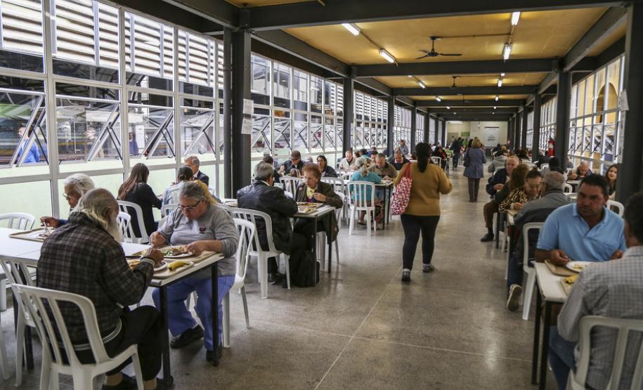 Municípios podem se habilitar para ter restaurantes populares Governo do Paraná mantém edital aberto para implantação de restaurantes populares em municípios com mais de 80 mil habitantes.