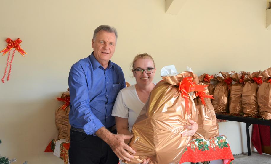 Seab entrega cestas de Natal para colaboradores terceirizados