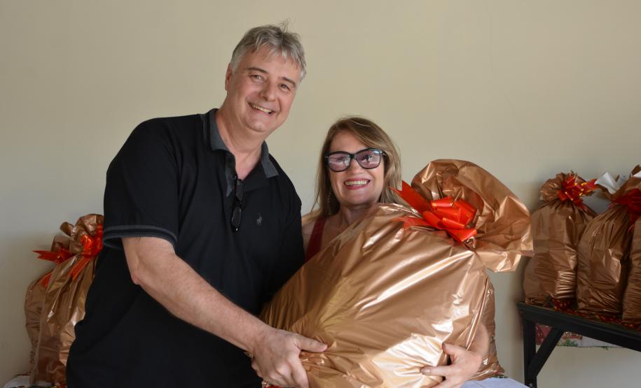 Seab entrega cestas de Natal para colaboradores terceirizados