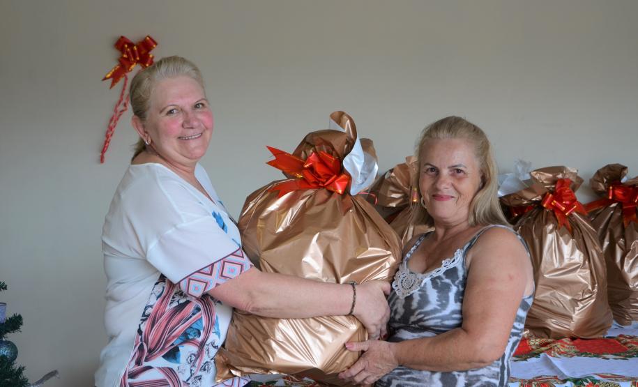 Seab entrega cestas de Natal para colaboradores terceirizados