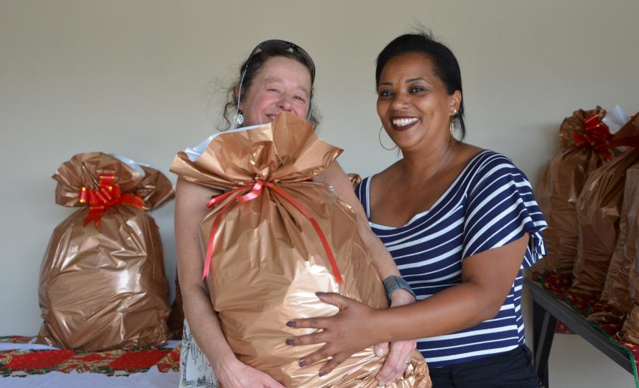 Seab entrega cestas de Natal para colaboradores terceirizados