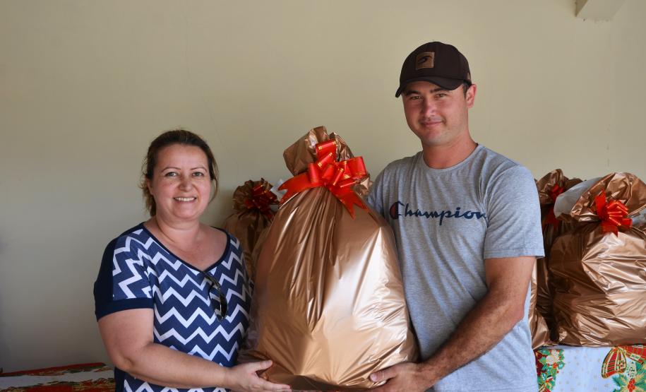 Seab entrega cestas de Natal para colaboradores terceirizados