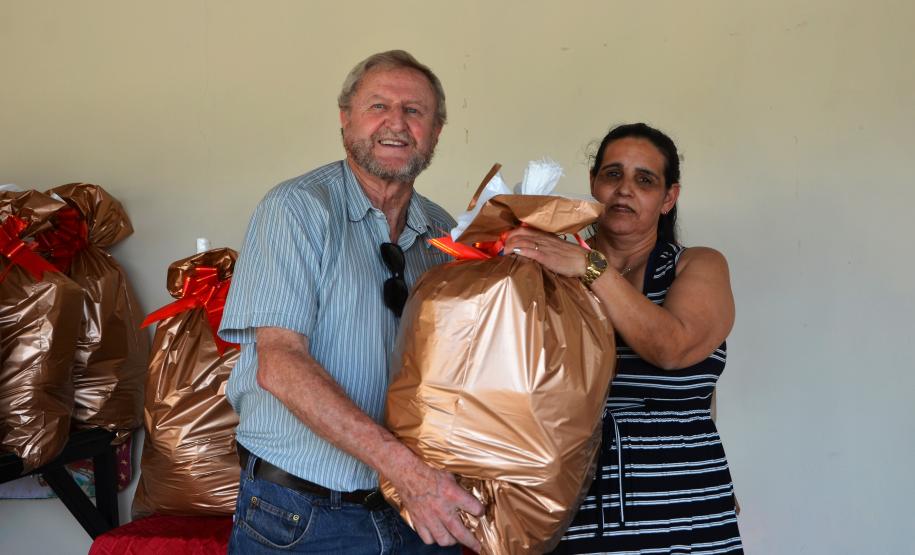 Seab entrega cestas de Natal para colaboradores terceirizados