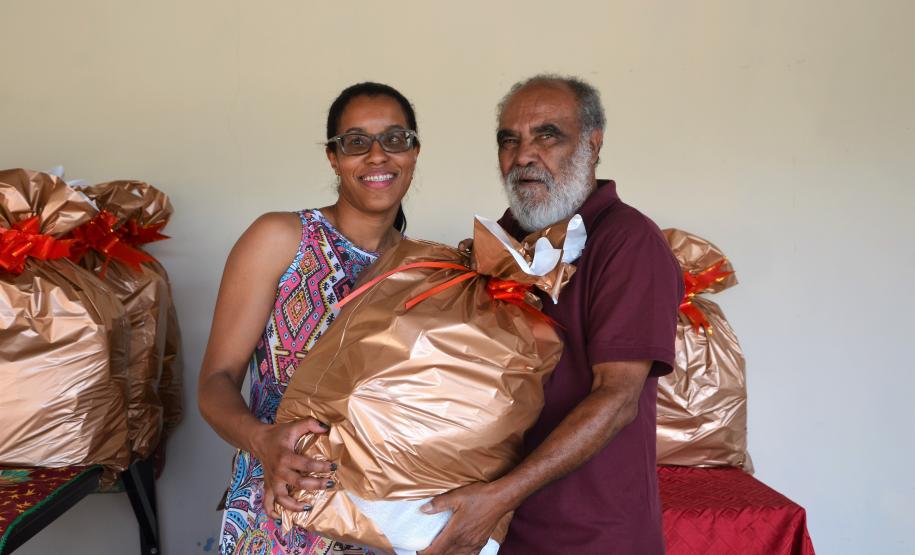 Seab entrega cestas de Natal para colaboradores terceirizados