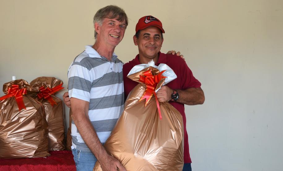 Seab entrega cestas de Natal para colaboradores terceirizados