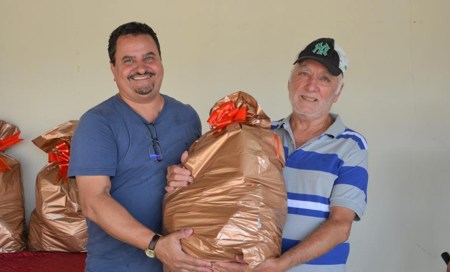 Seab entrega cestas de Natal para colaboradores terceirizados