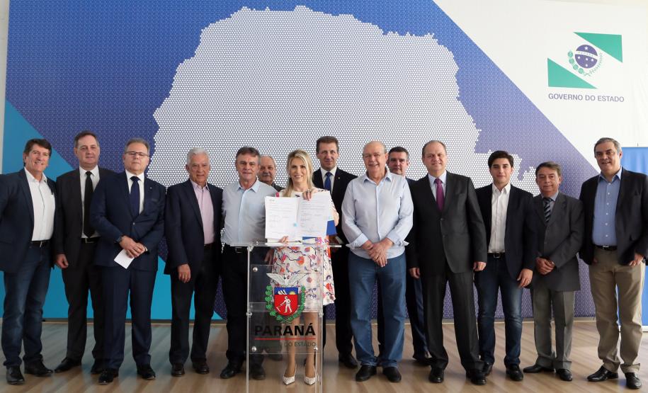 Convênio destina R$ 89,8 milhões para melhorias em estradas rurais Convênio destina R$ 89,8 milhões para melhorias em estradas rurais