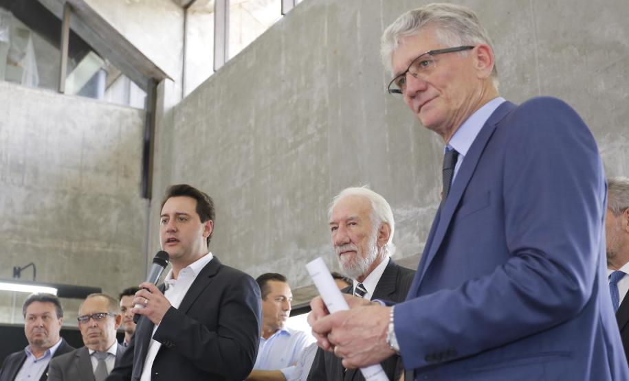 Ratinho Júnior confirma reestruturação da Agricultura Governador Ratinho Junior comparece a evento de transmissão de cargo da Secretaria da Agricultura e Abastecimento