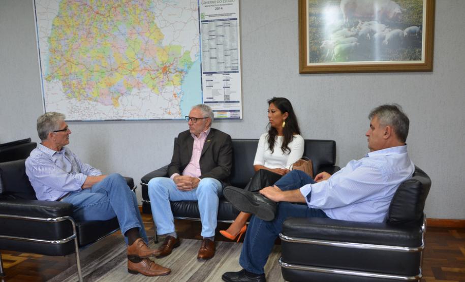 Agricultura e Fiep vão unir esforços para fomentar agroindústria Secretario da Agricultura e Abastecimento e presidente da Fiep articulam integração para ampliar produtos da agricultura processados