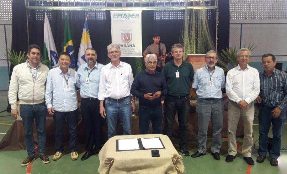 Governo entrega material para pescadores de Pontal do Paraná Governo entrega material para pescadores de Pontal do Paraná